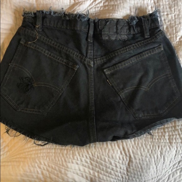 Levi’s Black Shorts - Picture 2 of 2